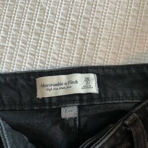 A&F Black High Rise Mom Jean size 26 (2) regular length in good condition